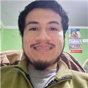 Docente de idiomas imparte clases a adolescentes y adultos